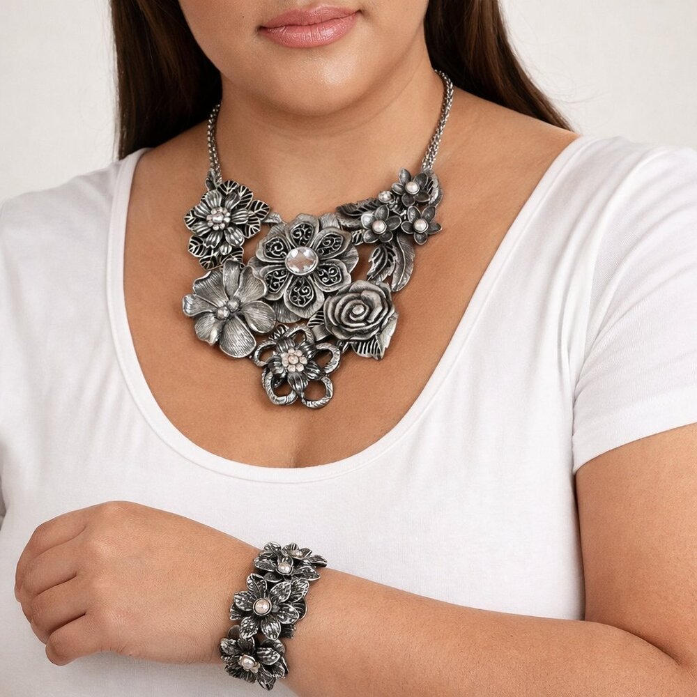 NWT Chunky Silver-Tone Floral Statement Necklace & Stretch Bracelet Set